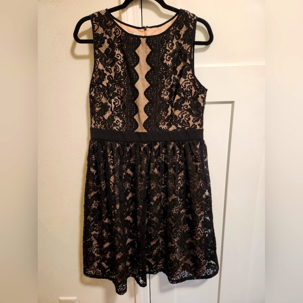 London Style Petite Black Lace Dress